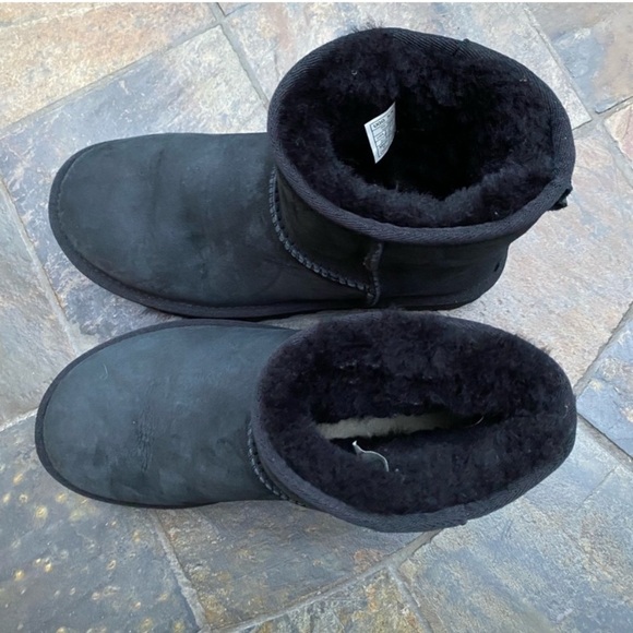 Women’s UGG CLASSIC MINI WATERPROOF BLACK BOOTS 7 - Picture 2 of 9
